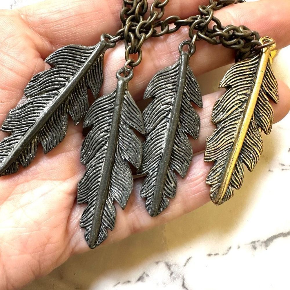 Multi strand leaf necklace - Picture 5 of 10